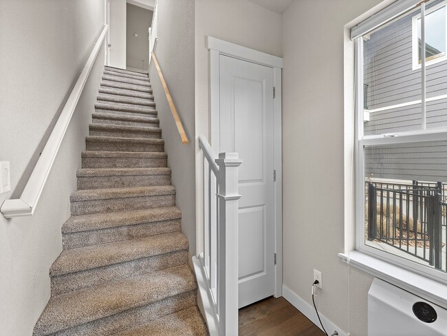 Building Photo - Move-In Ready, 3BR/2BA Townhome in Loveland with Modern Finishes