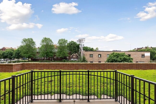 Building Photo - 15 E Franklin Ave