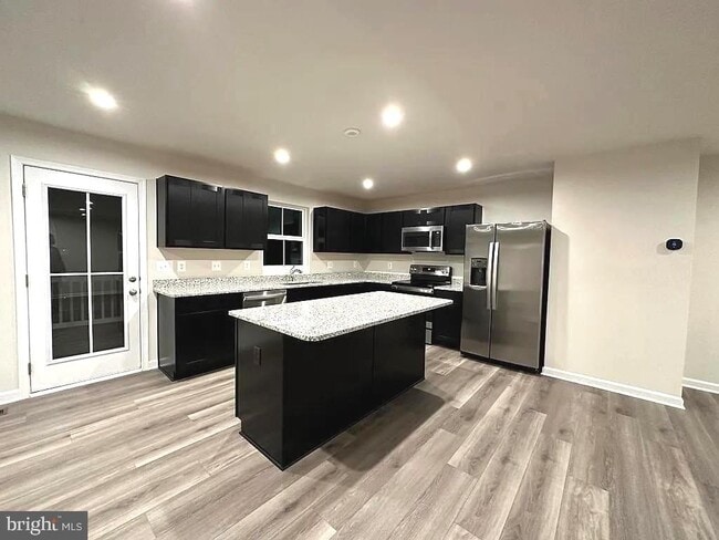 Building Photo - 420 Circle Dr