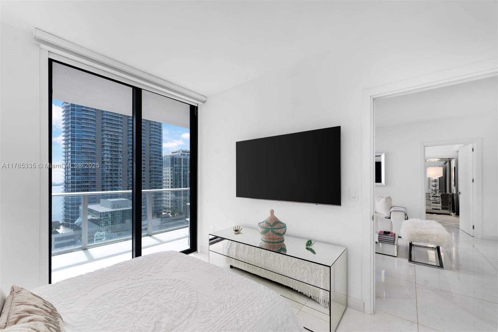 Building Photo - 1010 Brickell Ave