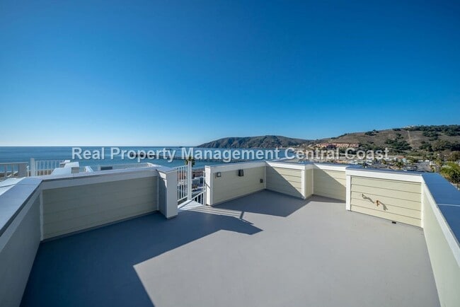 Building Photo - AVAILABLE JULY - Executive Townhome in Avi...