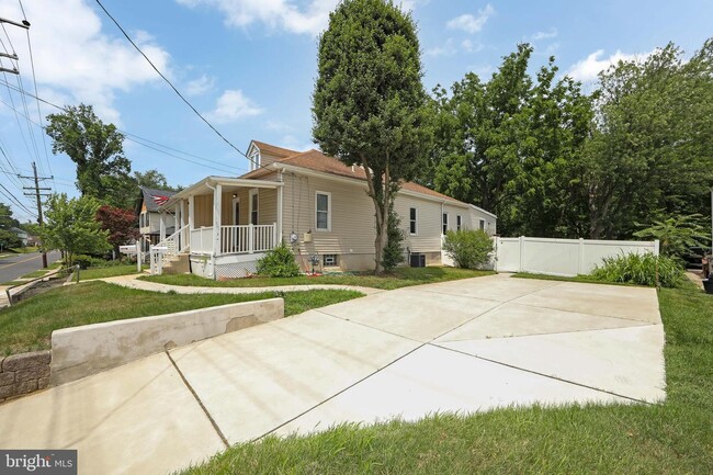Building Photo - 117 W Nicholson Rd