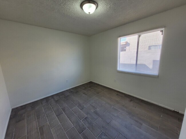 Building Photo - 2630 S Virginia Dr