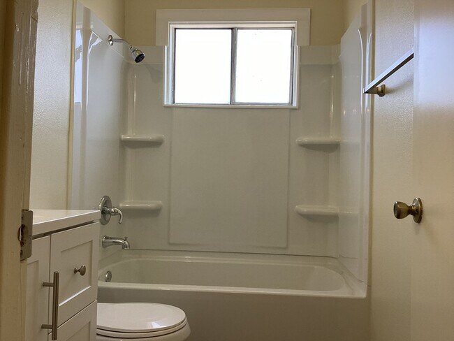 Building Photo - 1414 W Vassar Ave