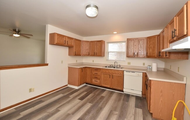 Building Photo - 3042 Hamlin Ave