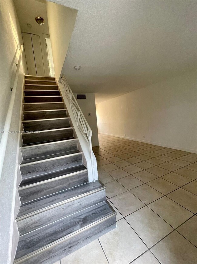 Building Photo - 4750 NW 9th Dr
