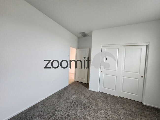 Building Photo - 701 N 13th Pl