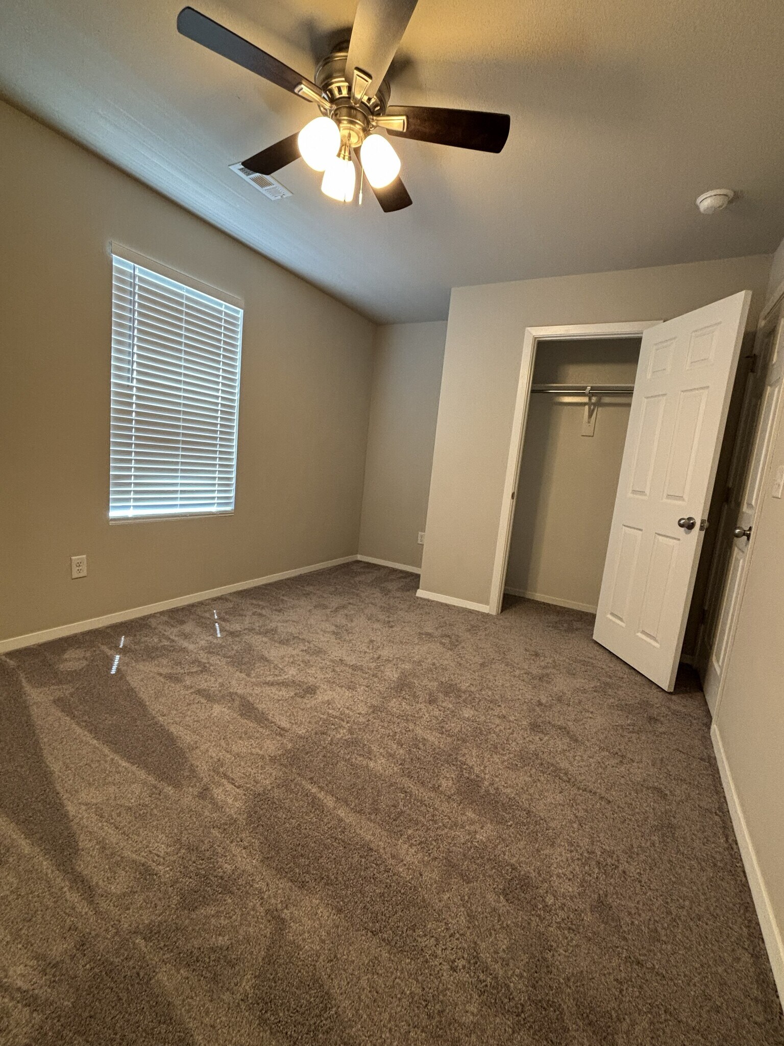 Building Photo - 1075 S Nighthawk Ln