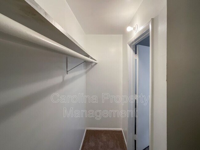Building Photo - 951 Hollywood St