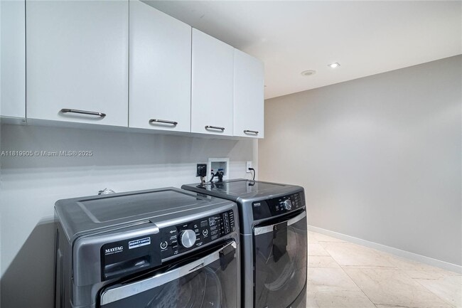 Building Photo - 1331 Brickell Bay Dr