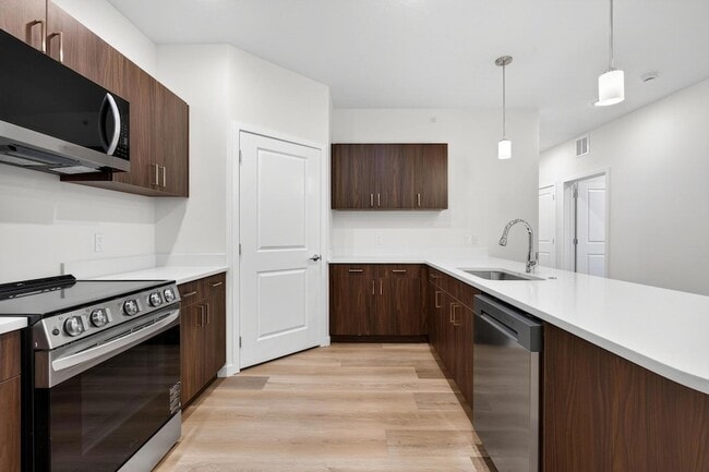 Building Photo - 983 W State St