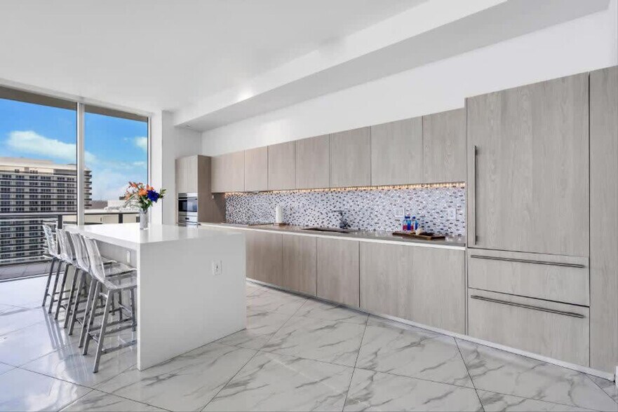 Building Photo - 4111 S Ocean Dr