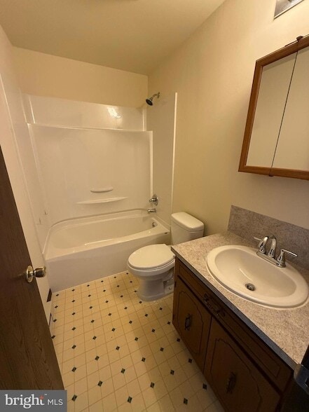 Building Photo - 228 W 8th St