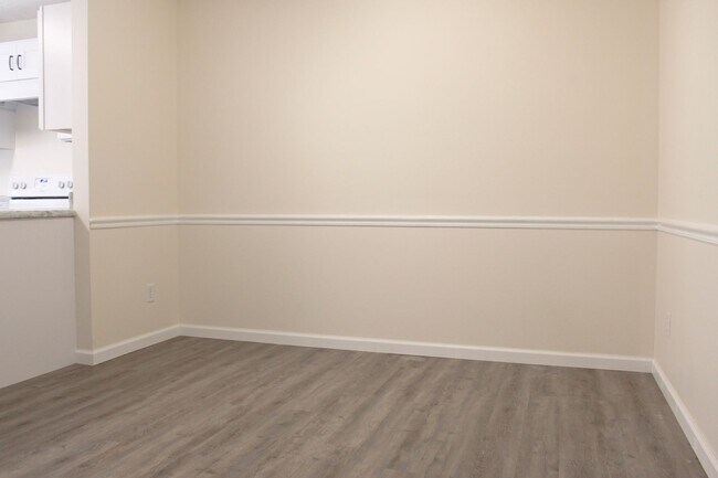 Building Photo - 1840 Woodland Ave