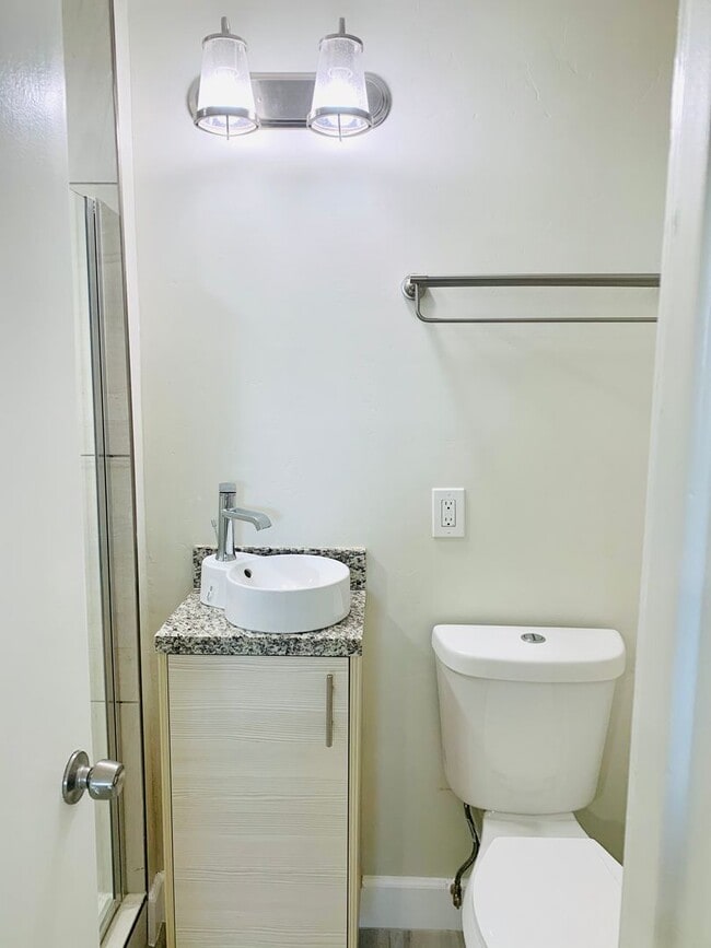 Building Photo - STUDIOS AVAILABLE IN THE HEART OF LA JOLLA! ONLY $1,700/mo!