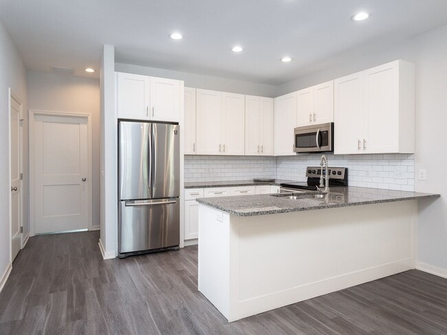 Building Photo - Porter's Lakeside - Luxury 4 Bedroom, 4 Ba...