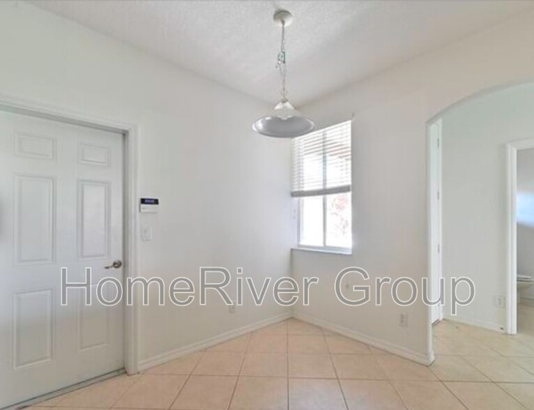 Primary Photo - 9840 Roundstone Cir