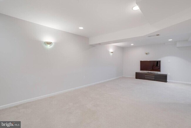 Building Photo - 9369 Tovito Dr