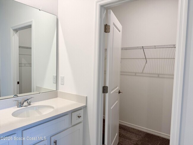 Building Photo - 917 Castleford Ave NE