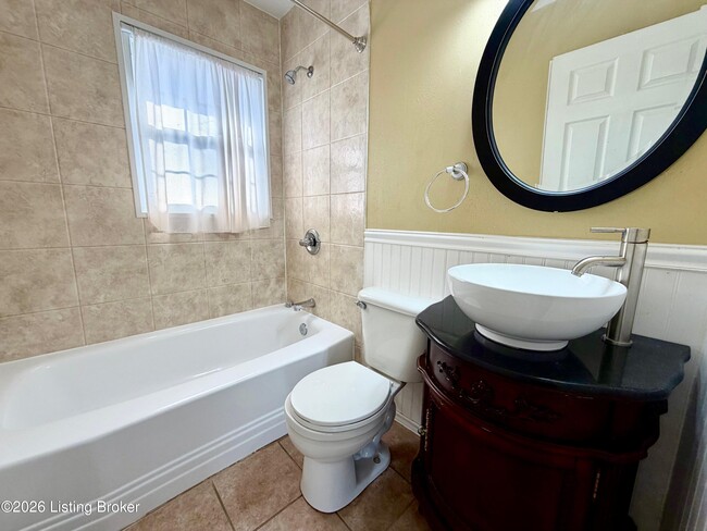 Building Photo - 6216 Hillcrest Ct