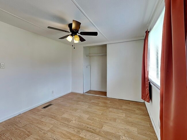Building Photo - 804 Weeping Willow Ave