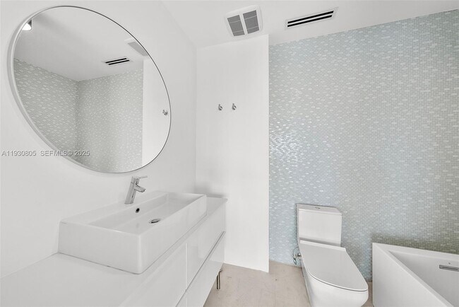 Building Photo - 3 Island Ave