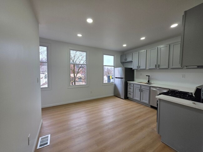 Building Photo - Newly updated 3 bedroom 2 bathroom house for Rent!!!