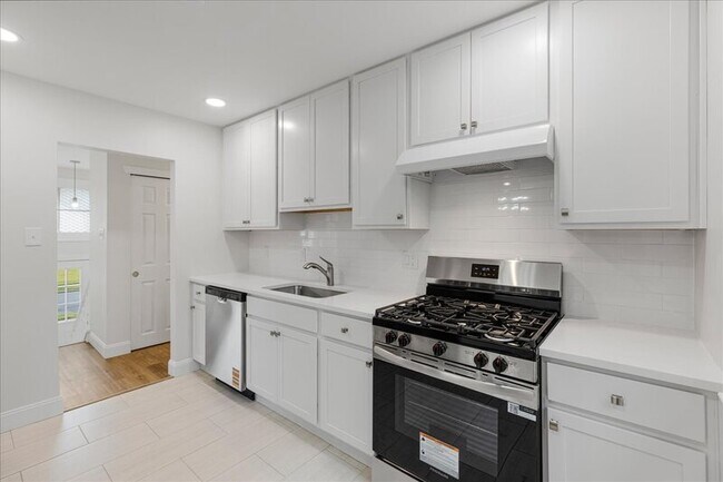 Building Photo - 57 Greenvale Rd