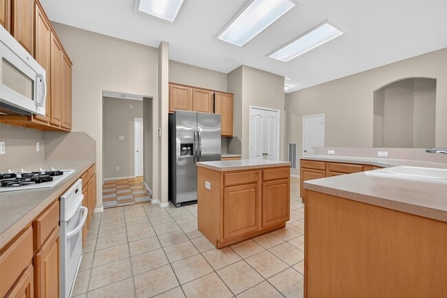 Building Photo - 11714 Peachwood Lake Dr