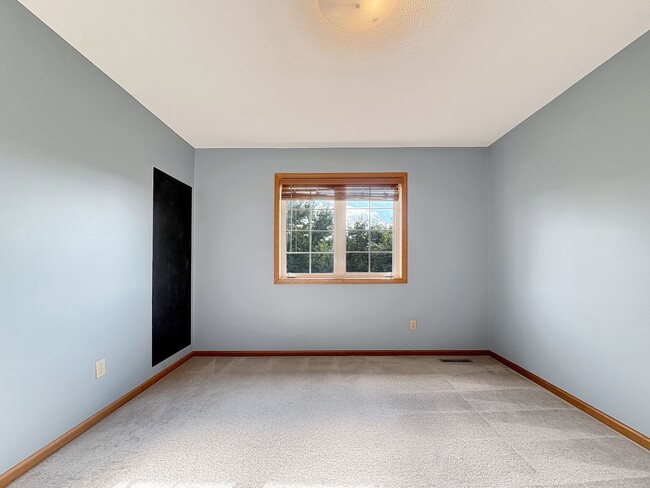 Building Photo - 1839 Valley Ridge Trail S