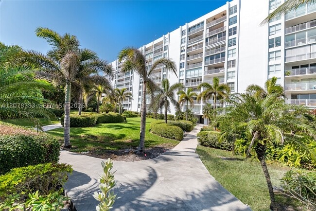 Building Photo - 613 Ocean Dr