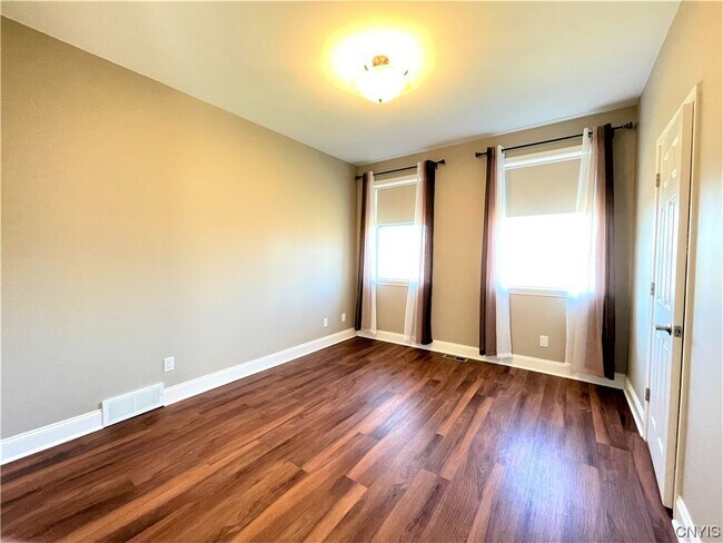 Building Photo - 5983 Paradise Cir