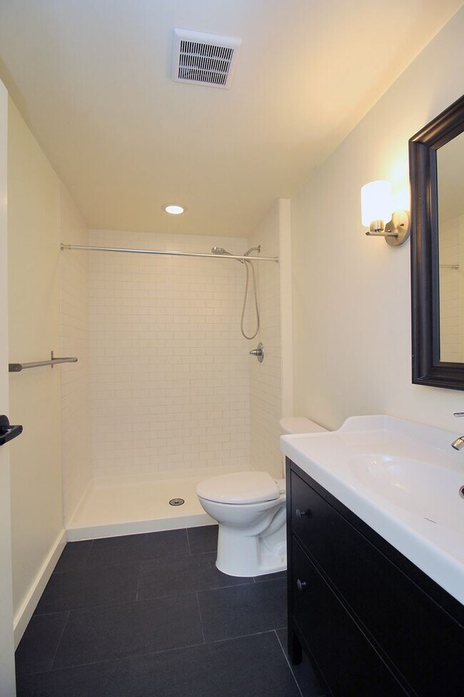 Building Photo - 1460-1460 NE Alberta St