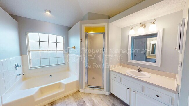 Building Photo - 281 Village Green Ave