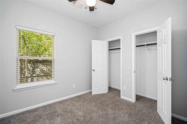Building Photo - 5105 Southwind St