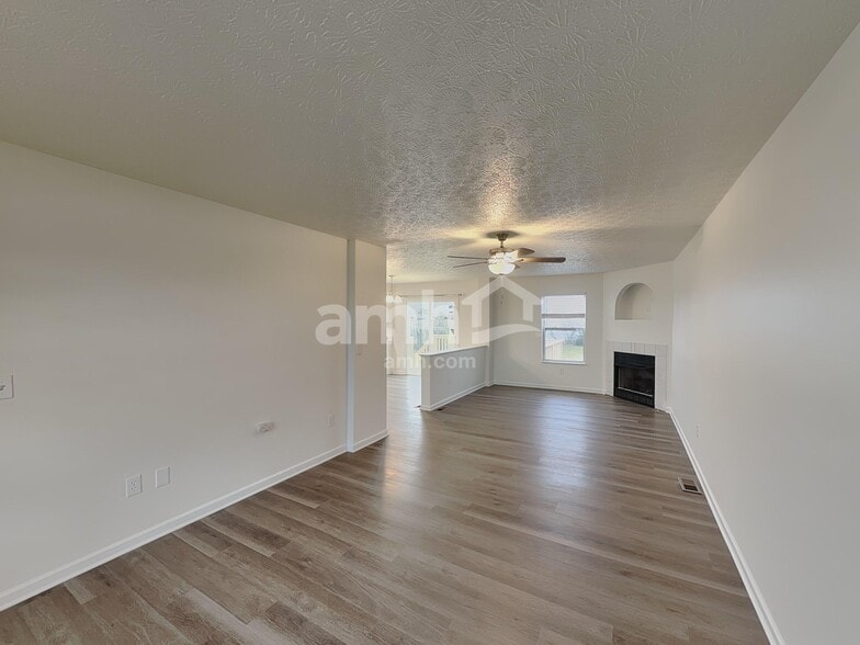 Building Photo - 201 Victorian Dr