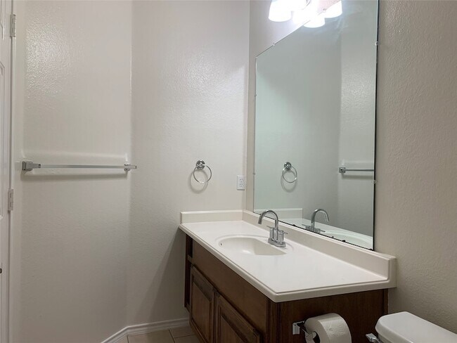 Building Photo - 4725 Park Bend Dr