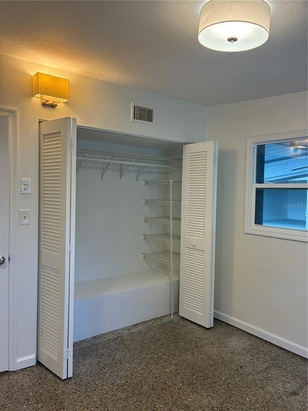 Building Photo - 6905 S Trask St