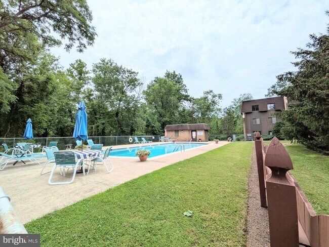 Building Photo - 34 Hermitage Dr