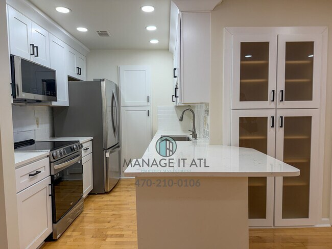Building Photo - 2 bedroom condo in Atlanta in gated community