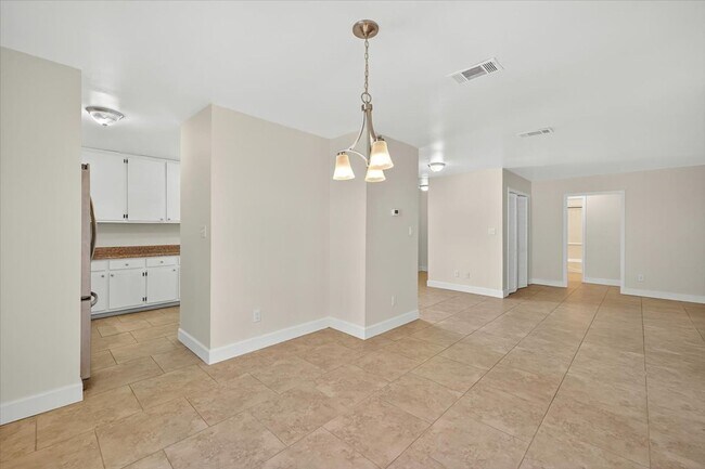 Building Photo - 898 Meginnis Ln
