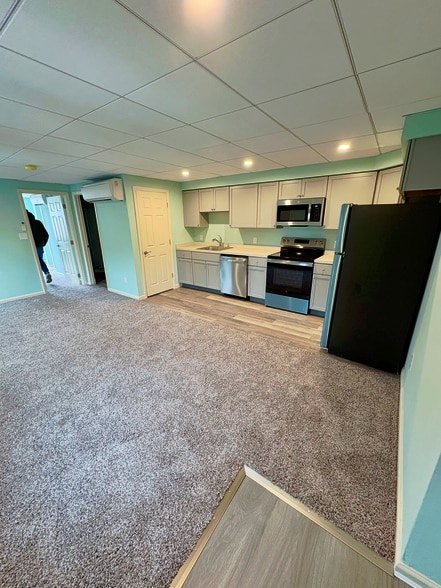 Building Photo - 18 W Second St