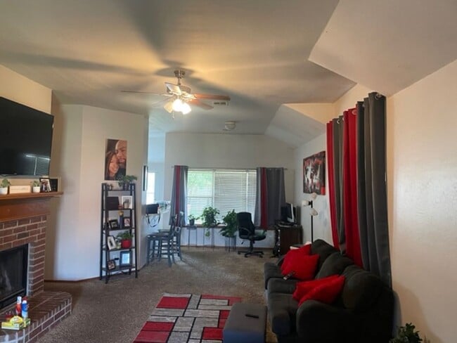 Building Photo - Beautiful edmond home for lease