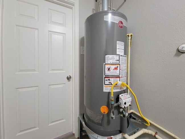 Building Photo - REMODELED 4 BEDROOM 2 BATH LEASE HOME IN H...