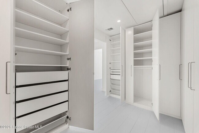 Building Photo - 9085 Jimmy Buffett Mem Hwy