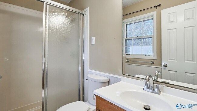 Building Photo - 712 Larry Dr