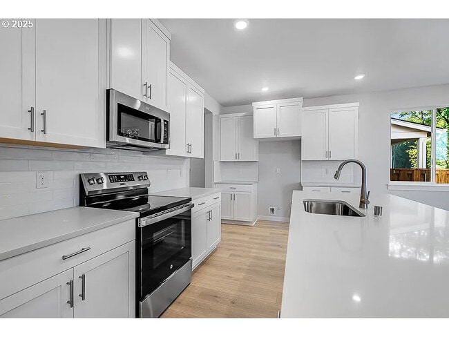 Building Photo - 439 SW 32nd St