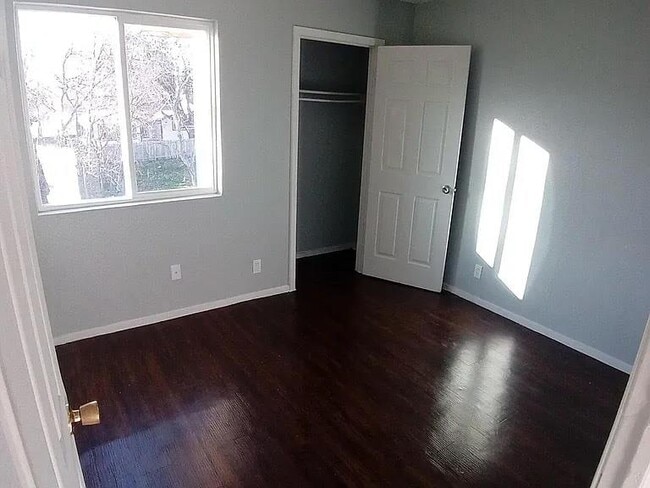 Building Photo - 10100 Brownie Dr