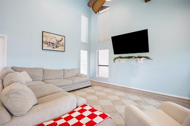 Building Photo - 1114 Tiki Dr