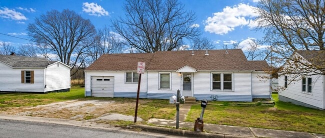 Building Photo - 602 North St